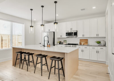 Modern Eat-in Kitchen
